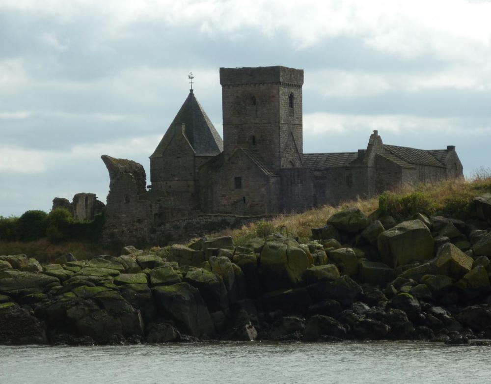 inchcolm-abbey-1