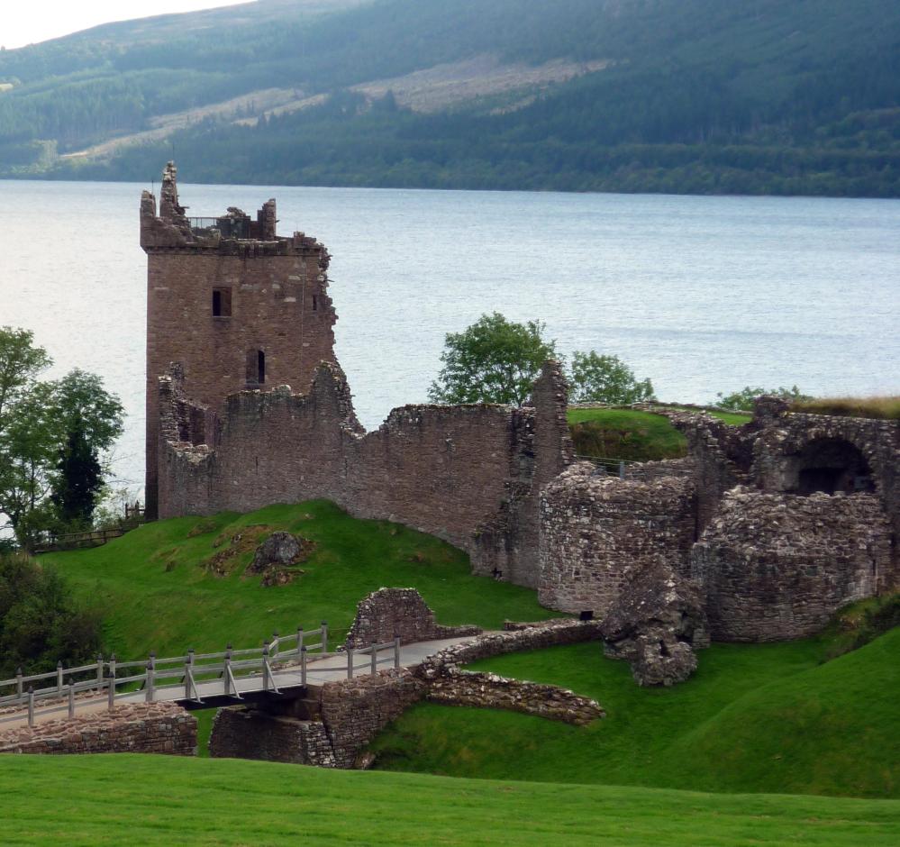 urquart-castle-loch-ness-1